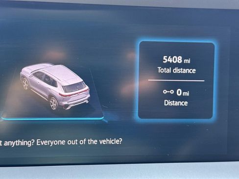 Used 2025 Volkswagen Tiguan SE FWD image 27