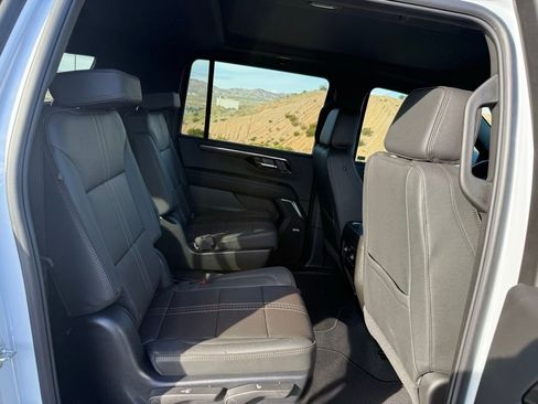 New 2026 Chevrolet Suburban High Country image 15