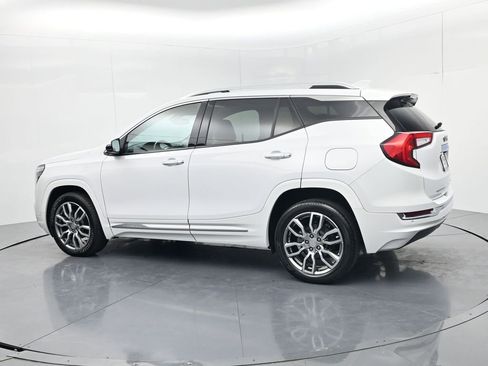 Used 2023 GMC Terrain Denali w/ Denali Premium Package AWD/4WD image 5