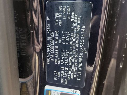 Used 2025 Kia Carnival FWD image 7