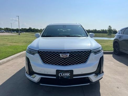 Used 2024 Cadillac XT6 Premium Luxury w/ Technology Package FWD image 2