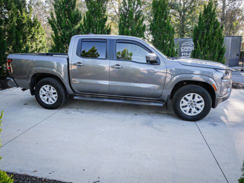Used 2023 Nissan Frontier SV w/ SV Convenience Package image 11
