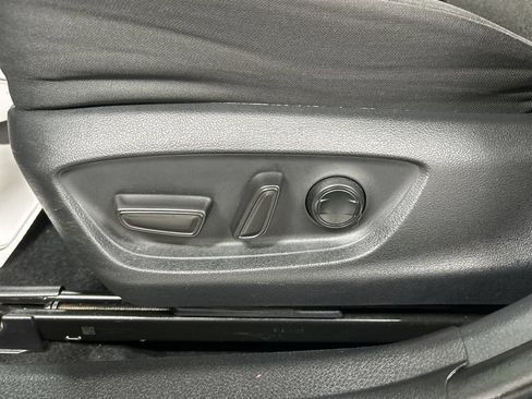 Used 2018 Toyota Camry LE FWD image 10
