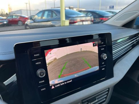 Used 2025 Volkswagen Jetta SE image 18