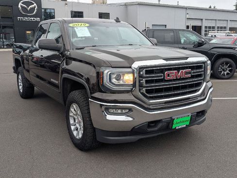 Used 2019 GMC Sierra 1500 SLE w/ SLE Value Package AWD/4WD image 8