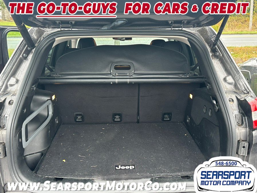 Used 2018 Jeep Cherokee Overland AWD/4WD image 7