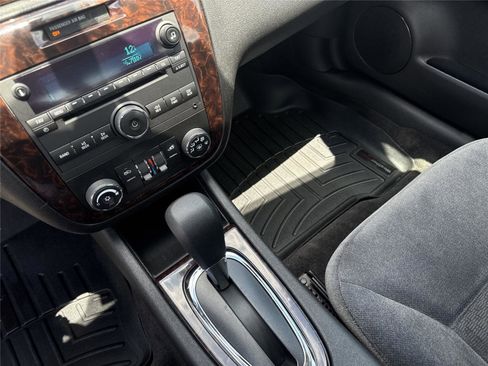 Used 2015 Chevrolet Impala LT w/ LT Sunroof Package FWD image 25