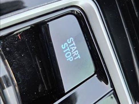 Used 2025 BMW i7 xDrive60 AWD/4WD image 17