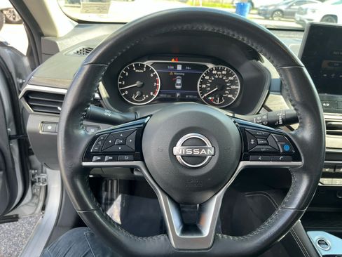 Used 2023 Nissan Altima 2.5 SV w/ SV Premium Package FWD image 15