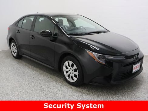 Used 2025 Toyota Corolla LE image 4