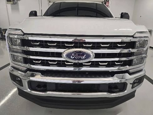 Used 2024 Ford F250 Lariat w/ FX4 Off-Road Package AWD/4WD image 3