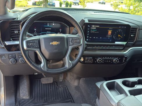 Used 2023 Chevrolet Silverado 1500 LT w/ Z71 Off-Road Package AWD/4WD image 18