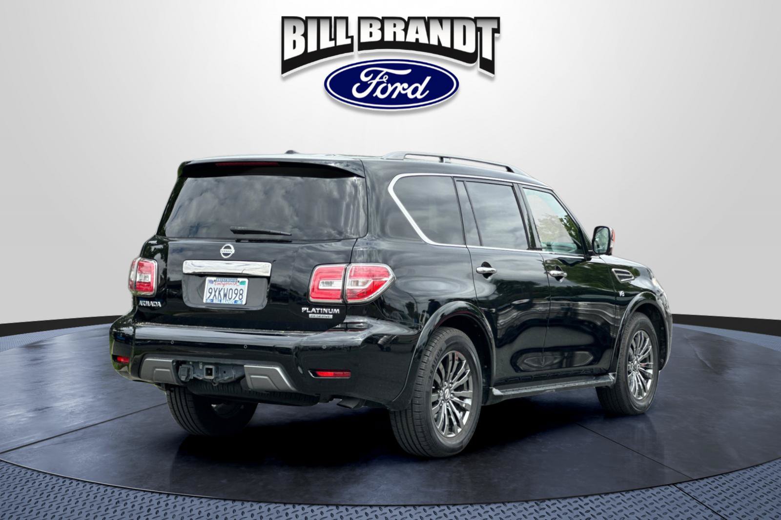Used 2019 Nissan Armada Platinum w/ Captain's Chairs Package RWD image 3