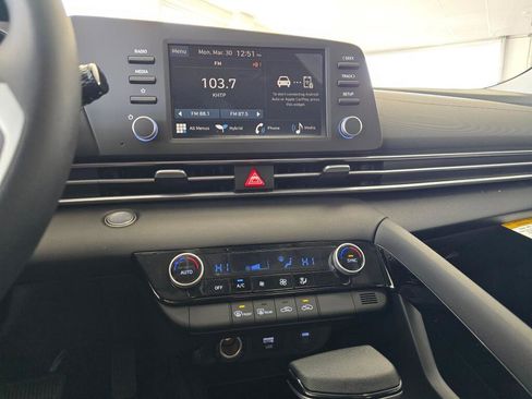 New 2026 Hyundai Elantra Hybrid FWD image 25