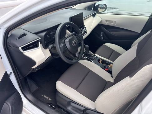 Used 2025 Toyota Corolla LE FWD image 4