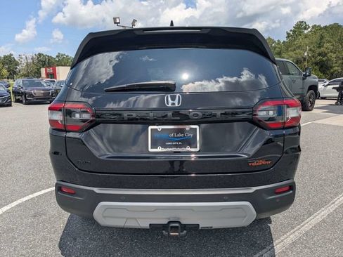 Used 2024 Honda Pilot TrailSport image 4