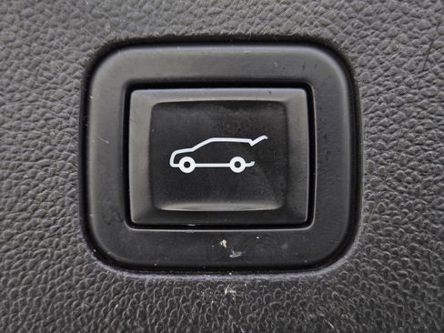 Used 2021 Chevrolet Suburban LT w/ LT Signature Package image 12