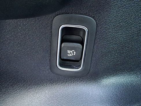 Used 2021 Mercedes-Benz GLB 250 4MATIC image 26