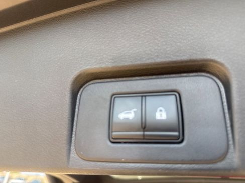 Used 2024 Nissan Rogue SV FWD image 36