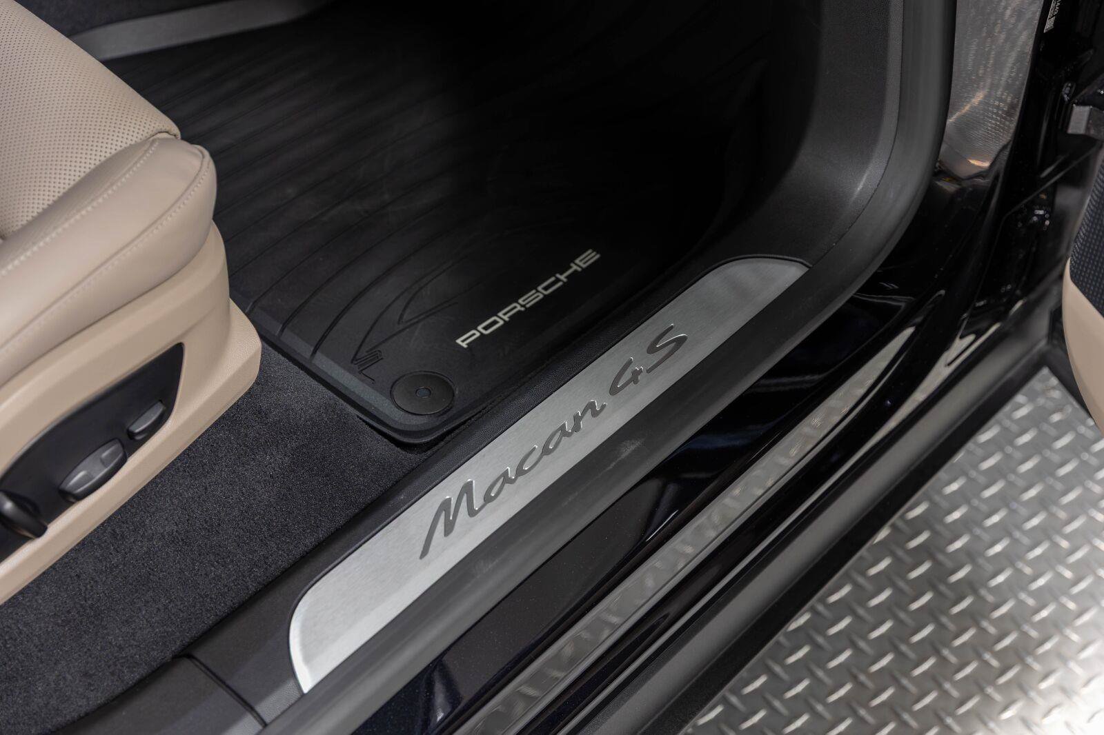 Used 2025 Porsche Macan 4S Electric AWD/4WD image 87