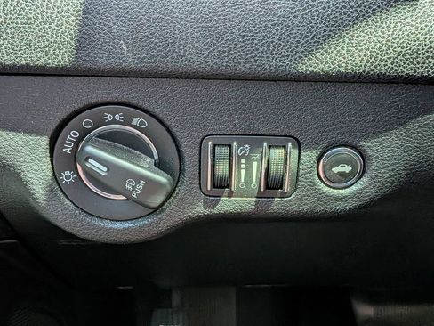 Used 2015 Chrysler 300 C w/ Light Group image 26