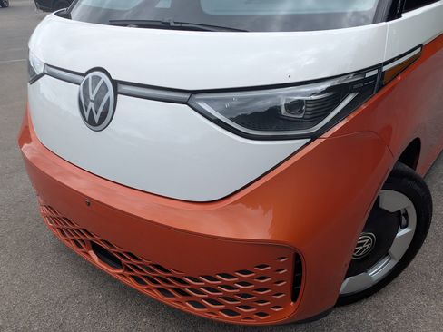 Used 2025 Volkswagen ID. Buzz Pro S Plus RWD image 13
