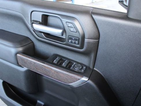 Used 2022 GMC Sierra 2500 Denali w/ Denali Black Diamond Edition image 20