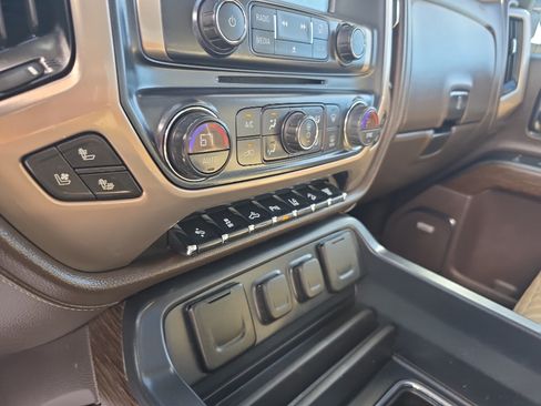 Used 2019 GMC Sierra 2500 Denali w/ Duramax Plus Package AWD/4WD image 12