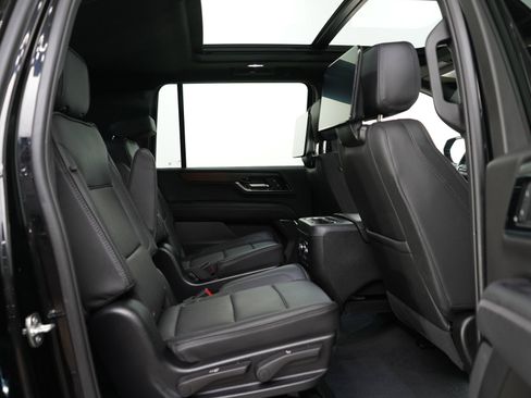 Used 2025 GMC Yukon XL Denali w/ Denali Reserve Package AWD/4WD image 13