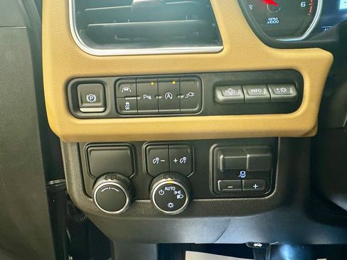 Used 2021 Chevrolet Tahoe Premier w/ Premium Package image 40