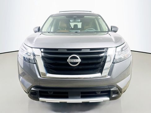 Used 2023 Nissan Pathfinder Platinum AWD/4WD image 2