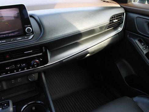 Used 2022 Nissan Rogue SV w/ SV Premium Package image 17