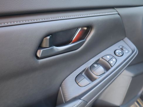 Used 2025 Nissan Sentra S image 12