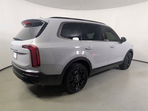 Used 2022 Kia Telluride EX w/ EX Premium Package image 7