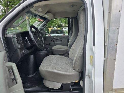 Used 2016 Chevrolet Express 3500 RWD image 9