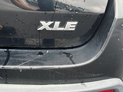 Used 2019 Toyota Highlander XLE FWD image 11