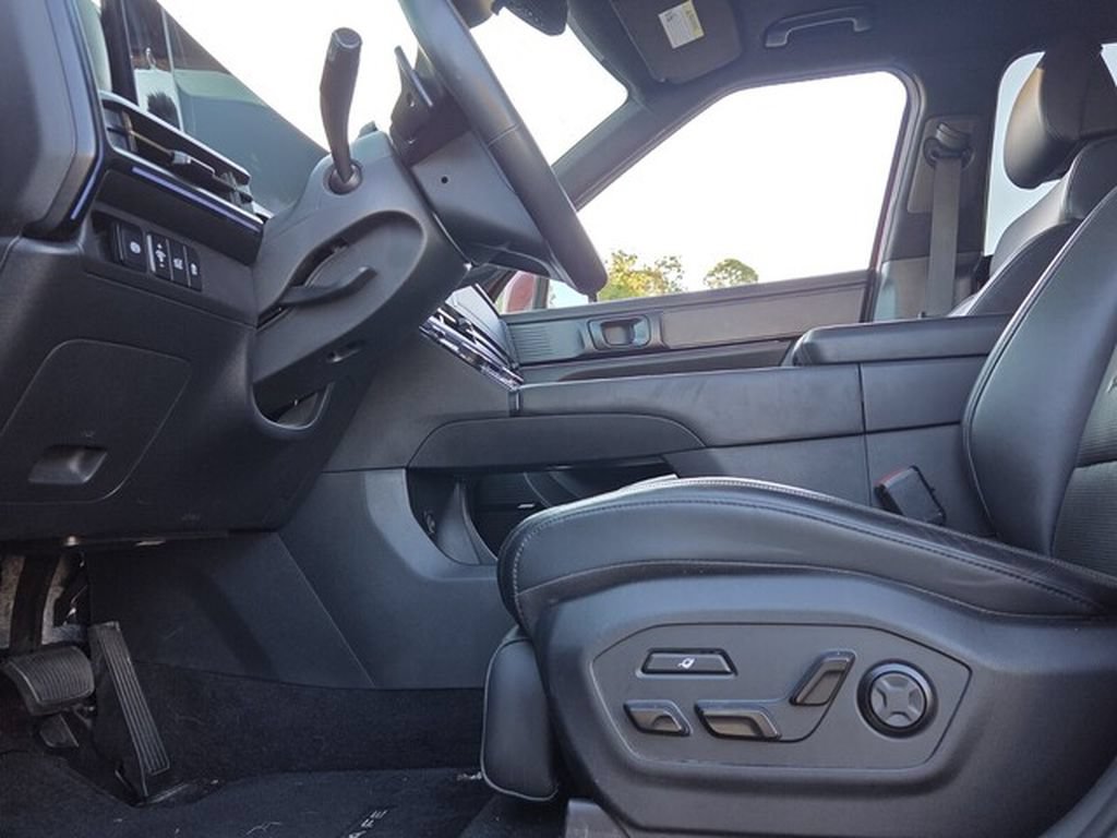 Used 2024 Hyundai Santa Fe Calligraphy FWD image 6