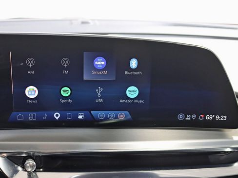 Used 2024 Cadillac Lyriq Sport image 17