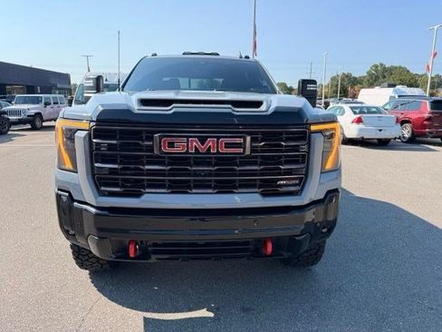 Used 2025 GMC Sierra 2500 AT4X AWD/4WD image 8