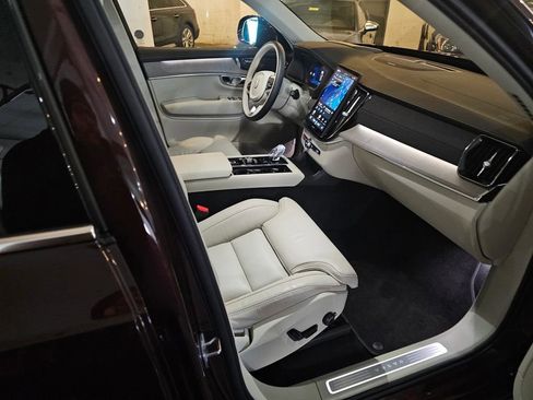 Certified 2025 Volvo XC90 T8 Ultra AWD/4WD image 11