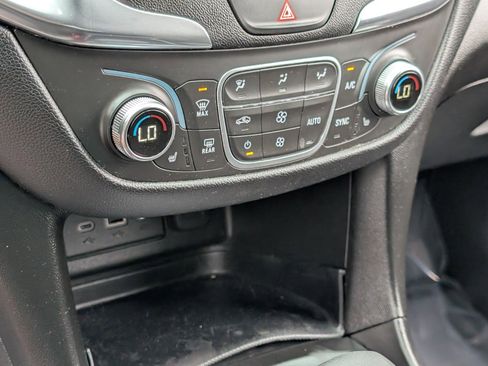 Used 2020 Chevrolet Equinox LT image 26