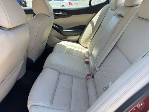 Used 2016 Nissan Maxima Platinum FWD image 22