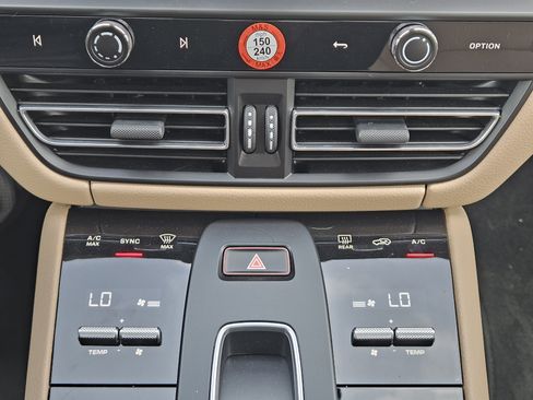 Certified 2026 Porsche Macan image 19