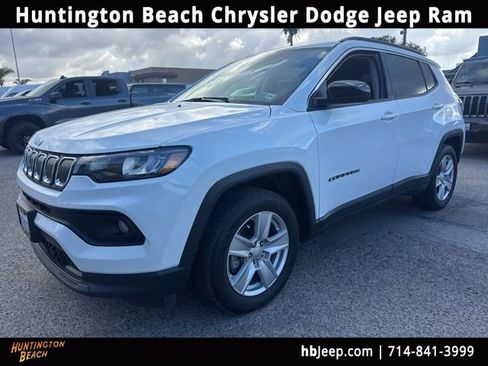 Used 2022 Jeep Compass Latitude FWD image 1