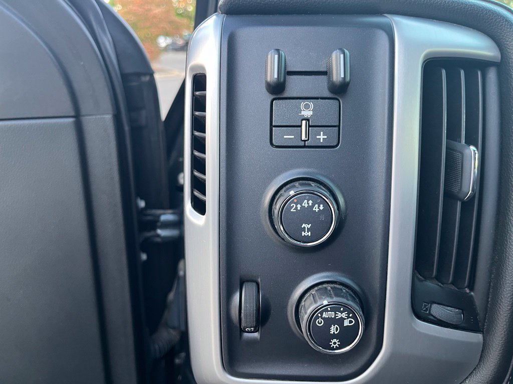 Used 2017 GMC Sierra 2500 SLE w/ HD SLE Preferred Plus Package AWD/4WD image 9