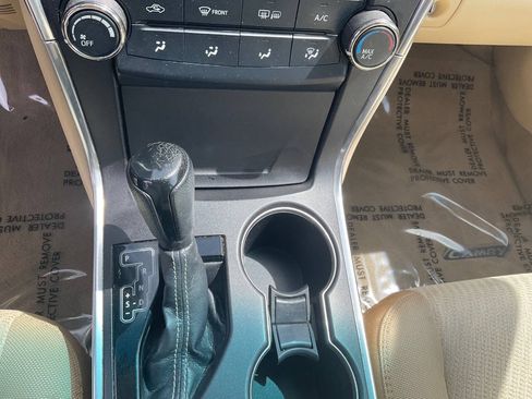 Used 2015 Toyota Camry LE FWD image 17