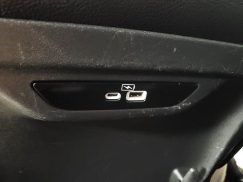 Used 2022 Chrysler Pacifica Touring-L FWD image 11