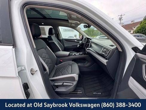 Certified 2025 Volkswagen Atlas Peak Edition SE AWD/4WD image 29