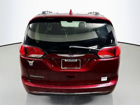 Used 2018 Chrysler Pacifica Touring-L Plus w/ Tire & Wheel Group image 6