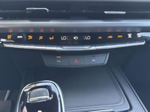 Used 2025 Cadillac XT4 Premium Luxury FWD image 31